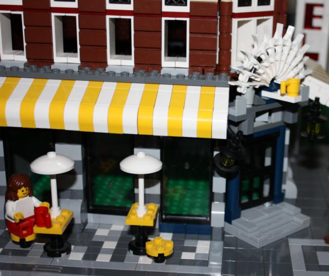 LEGO® Café Corner 
